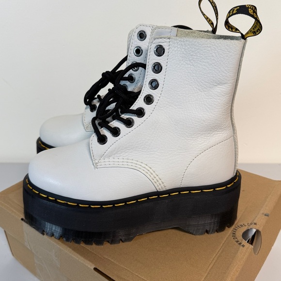 Dr. Martens Women Amphibians Combat Boot, Optical White Pisa, 7 - Picture 1 of 7